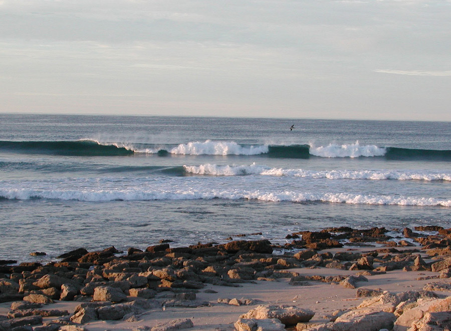 A wave in front of Playas